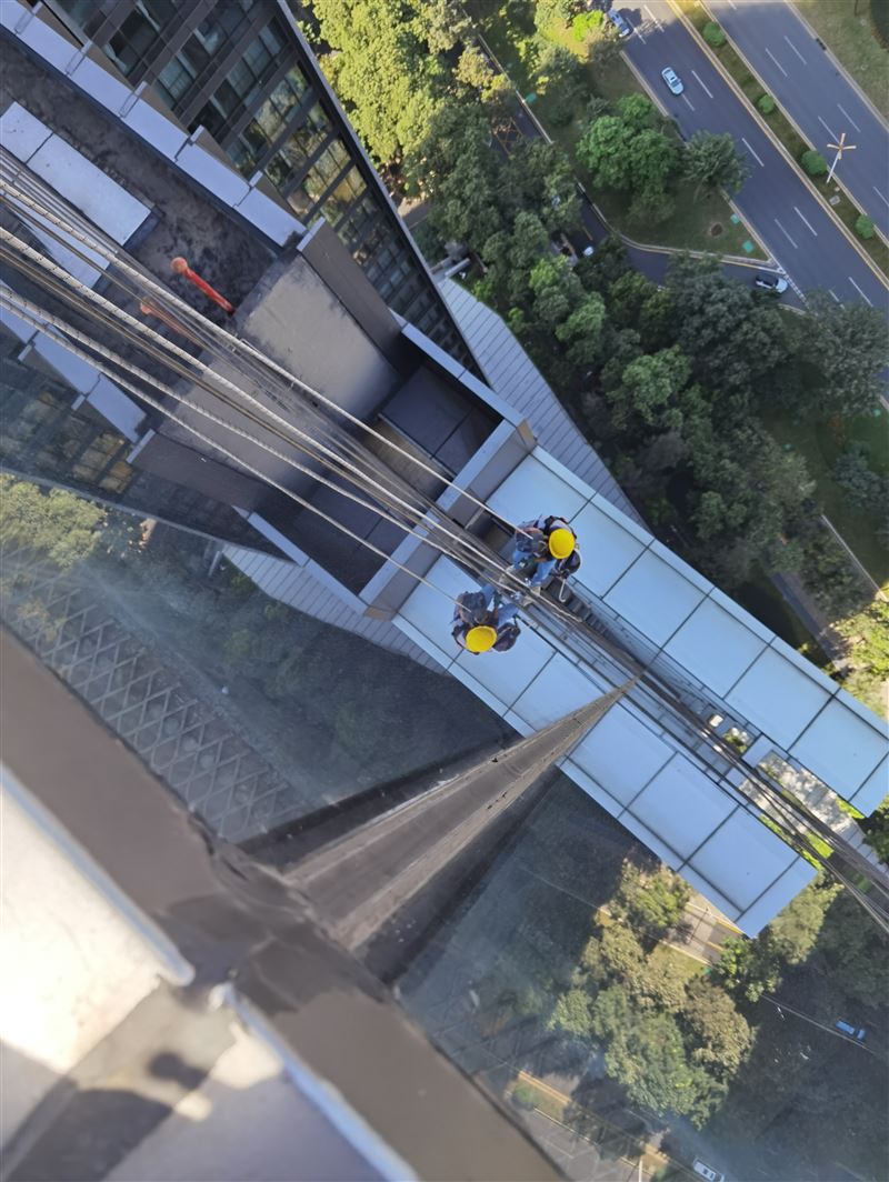 玻璃幕墙维修漏水