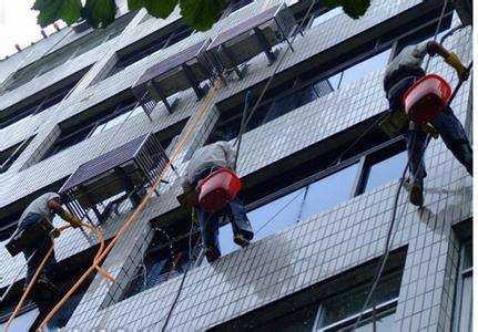 专业高空外墙清洗 守护城市建筑颜值 —— 深圳市清新家园清洁服务有限公司