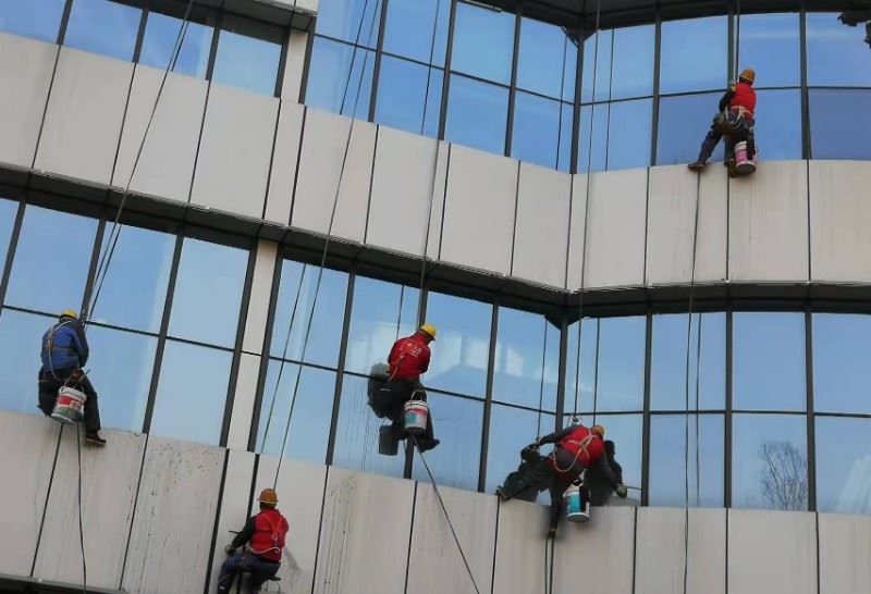 深圳龙岗外墙清洗 蜘蛛人高空作业施工