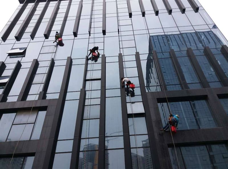 深圳龙岗外墙清洗 蜘蛛人高空作业施工